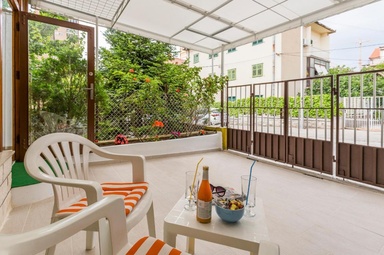 Comfortable Modern Studio With Shaded Patio Split Exterior foto